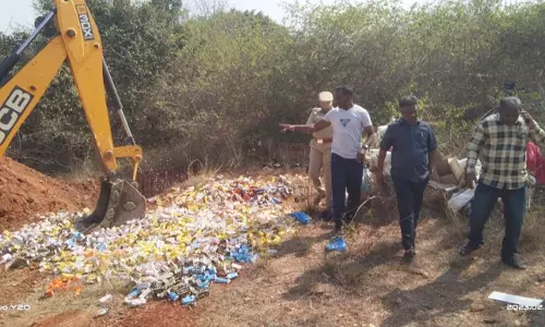மது பாக்கெட்டுகள் அழிப்பு