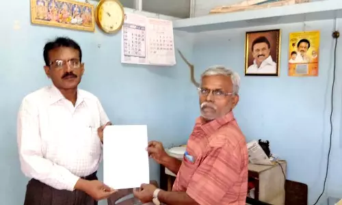 செங்கோட்டை மேலூர் அரசு பள்ளி மாணவர்களுக்கு பஸ் வசதி செய்து தரக்கோரி மனு