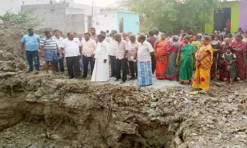 செல்போன் டவர் அமைக்க கிராம மக்கள் எதிர்ப்பு