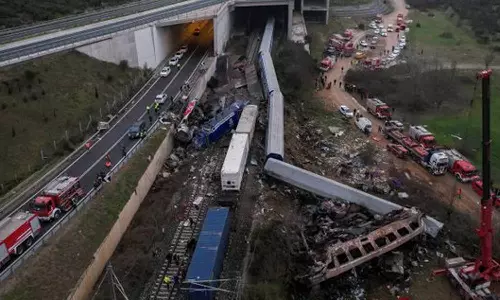 கிரீஸ் ரெயில் விபத்து - பலி எண்ணிக்கை 38 ஆக அதிகரிப்பு