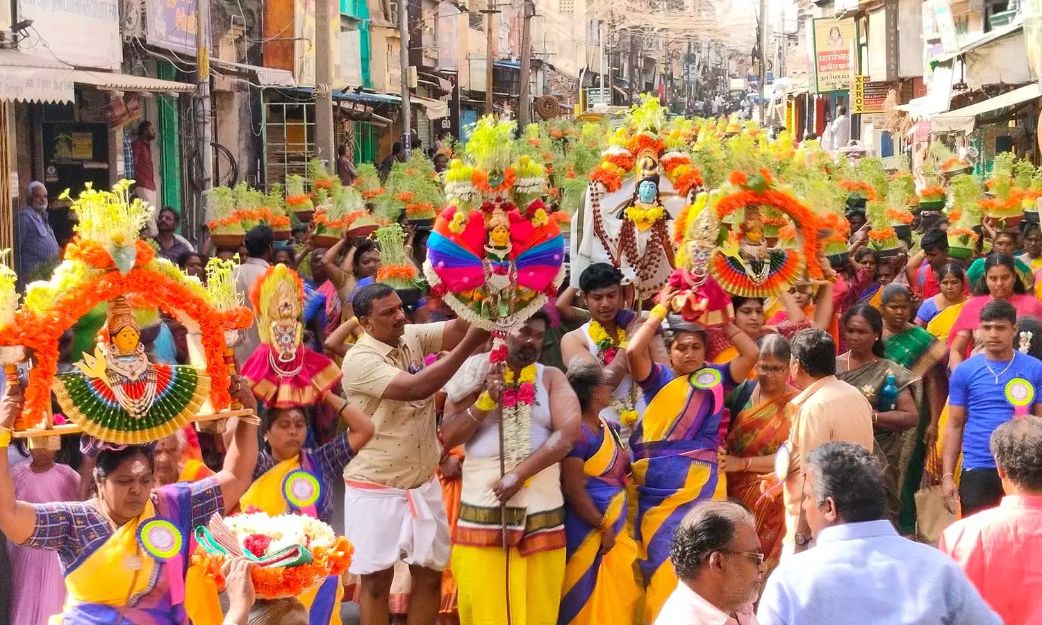 திண்டுக்கல் கோட்டை மாரியம்மன் கோவில் மாசித்திருவிழாவில் நாளை பூக்குழி விழா