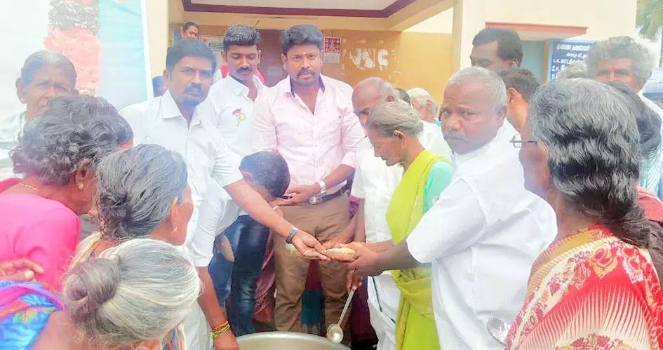 முதல்-அமைச்சர் பிறந்த நாள் விழா - தேவிபட்டணம் ஊராட்சியில் பொங்கலிட்டு கொண்டாட்டம் முதல்-அமைச்சர் பிறந்த நாள் விழா - தேவிபட்டணம் ஊராட்சியில் பொங்கலிட்டு கொண்டாட்டம்