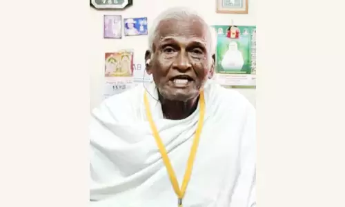 மதுரை ஜெயில் நூலகத்துக்கு 300 புத்தகங்கள் வழங்கிய முதியவர்- நெகிழ்ச்சி ஏற்படுத்துவதாக முதலமைச்சர் பாராட்டு