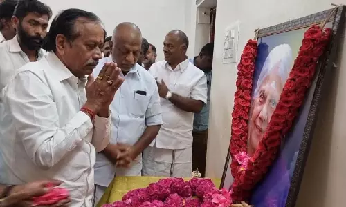 ஓ.பி.எஸ். தாயார் மறைவு- எச்.ராஜா நேரில் சென்று ஆறுதல்