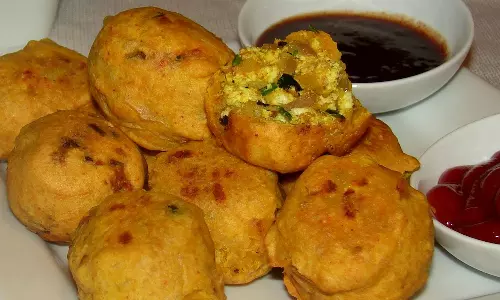 டீயுடன் சாப்பிட சூப்பரான பன்னீர் - ஆலு ஸ்டஃப்டு போண்டா