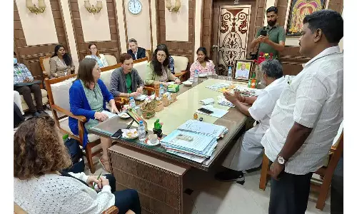 பிரெஞ்சு குழுவினருடன் தேனீ.ஜெயக்குமார் ஆலோசனை