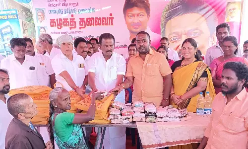 முதலமைச்சர் மு.க.ஸ்டாலின் பிறந்தநாள்- ஊரப்பாக்கம் ஊராட்சியில் 1000 பெண்களுக்கு சேலை