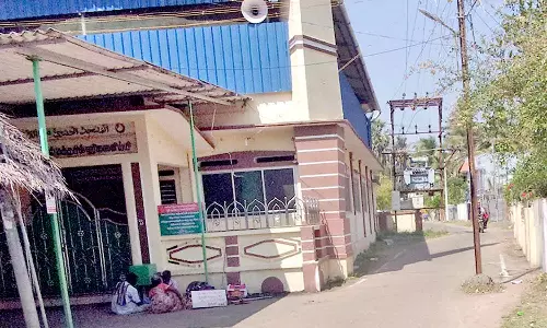 விபத்து ஏற்படுத்தும் வகையில் உள்ள மின்கம்பம் மாற்றியமைக்கப்படுமா?