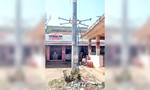 திருவோணம் கடைவீதியில் பழுதான மின் கோபுர விளக்கு சீரமைக்கப்படுமா?