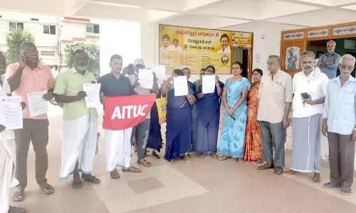 ஒப்பந்த முறையில் ஆள் எடுக்கும் அரசாணைகளை ரத்து செய்ய வேண்டும் - ஏ.ஐ.டி.யூ.சி மனு