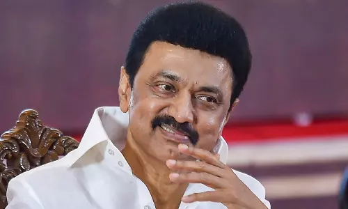 மு.க.ஸ்டாலின் பிறந்தநாளையொட்டி மாணவர்களுக்கு கல்வி உபகரணங்கள்- திருவொற்றியூர் கிழக்கு பகுதி தி.மு.க. சார்பில் வழங்கப்பட்டது