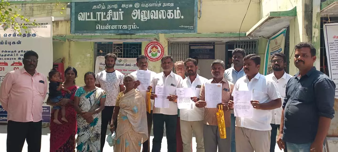 தகுதியற்ற பயனாளிகளுக்கு பட்டா :புகார் மனு