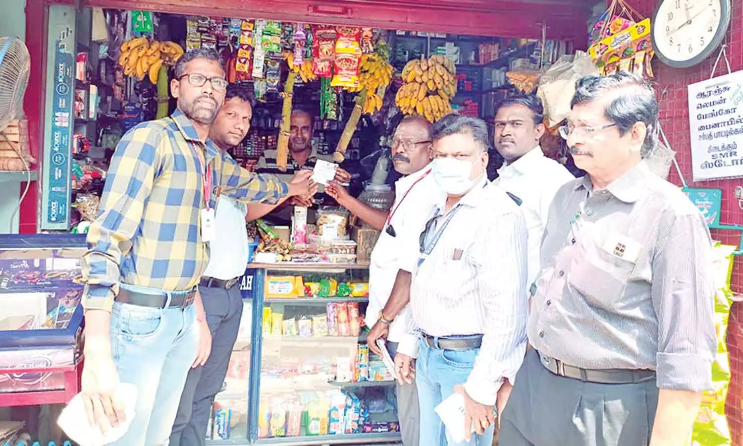 புகையிலை பொருட்களை விற்ற கடைகளுக்கு அபராதம்