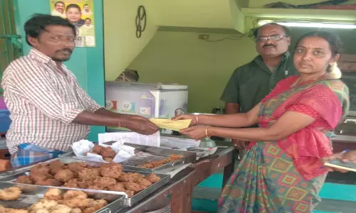 வரஞ்சரம் ஊராட்சியில்   பிளாஸ்டிக் பைகளை பயன்படுத்திய 4 கடைகளுக்கு அபராதம்:பெண் ஊராட்சி மன்ற தலைவர் அதிரடி