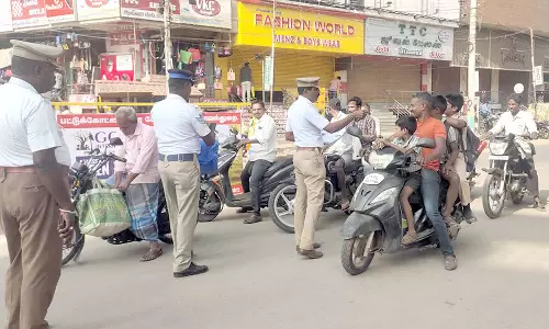 பட்டுக்கோட்டையில், ெஹல்மெட் விழிப்புணர்வு நிகழ்ச்சி