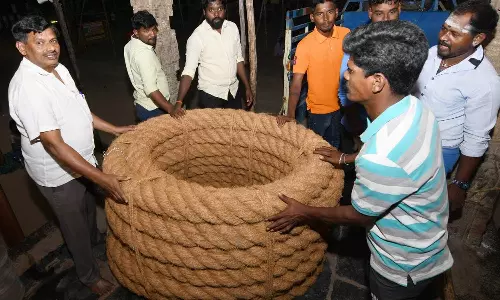 திருவொற்றியூர் வடிவுடையம்மன் கோவில் தேருக்கு ரூ.2 லட்சத்தில் புதிய வடக்கயிறு- நாகர்கோவிலில் இருந்து கொண்டு வரப்பட்டது