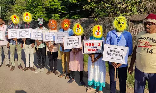 வனவிலங்குகள் பாதுகாப்பை வலியுறுத்தி திருப்பூரில் கல்லூரி மாணவர்கள் மனித சங்கிலி