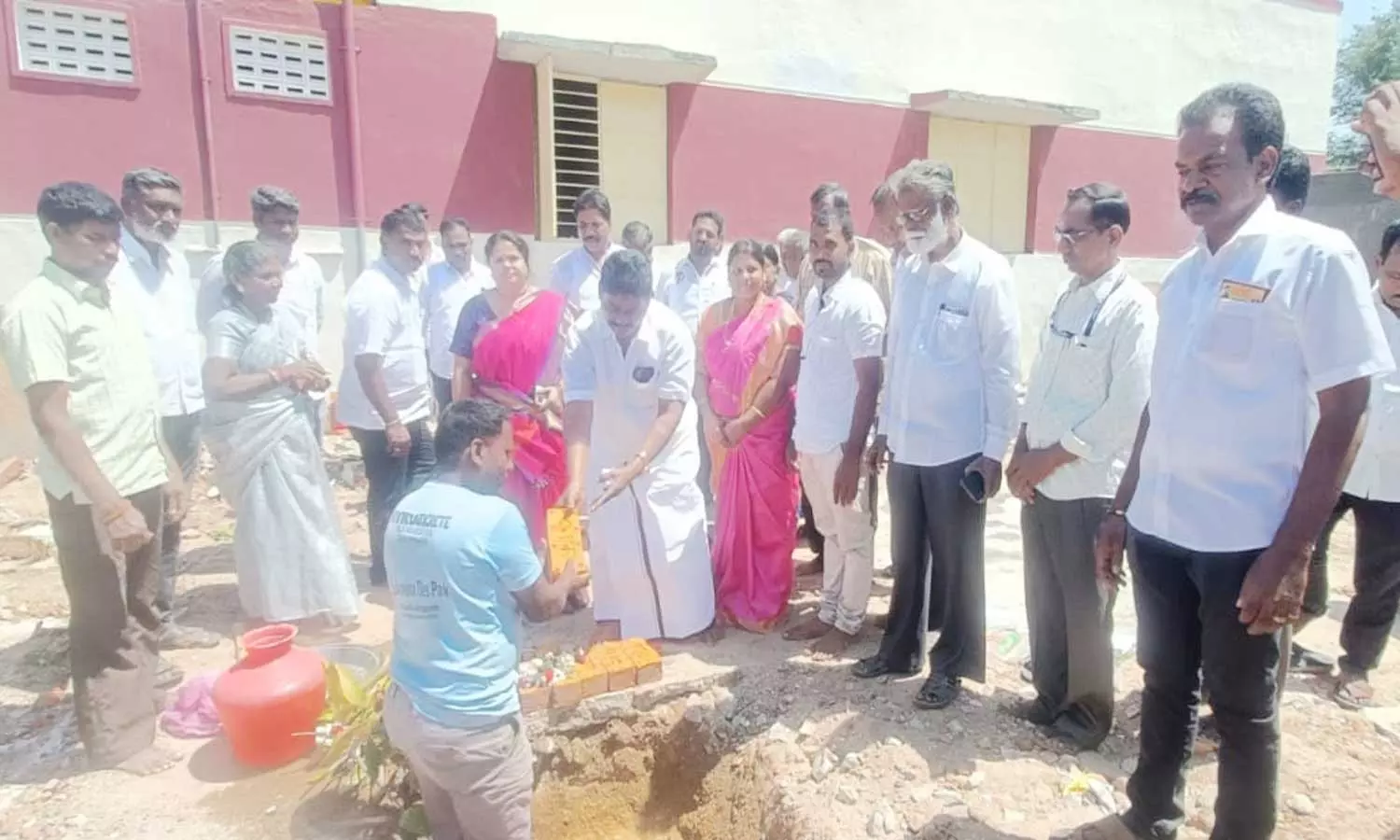 அரசு பள்ளியில் புதிய வகுப்பறை அரசு பள்ளியில் புதிய வகுப்பறை