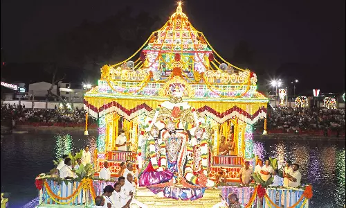 திருப்பதி ஏழுமலையான் கோவிலில் வருடாந்திர தெப்போற்சவம் தொடக்கம்