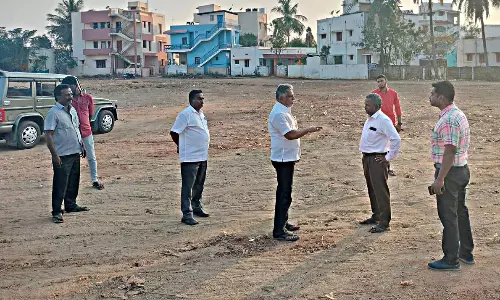 மேலூர்-அழகர்கோவில் ரோட்டில் புதிய தற்காலிக பஸ் நிலையம்