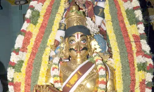 திருக்கண்ணபுரம் சவுரிராஜ பெருமாள் கோவிலில் தங்க கருடசேவை