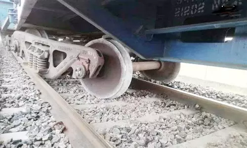 சரக்கு ரெயில் தடம் புரண்டது