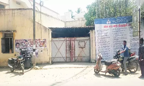 மின்வாரிய அலுவலகத்திற்கு பூட்டு