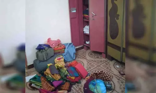 வெள்ளகோவிலில் ஜவுளி வியாபாரி வீட்டில் நகை,பணம் கொள்ளை