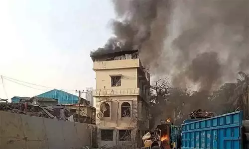 வங்காளதேசத்தில் ஆக்சிஜன் உற்பத்தி தொழிற்சாலையில் பயங்கர தீ விபத்து- 6 பேர் உயிரிழப்பு