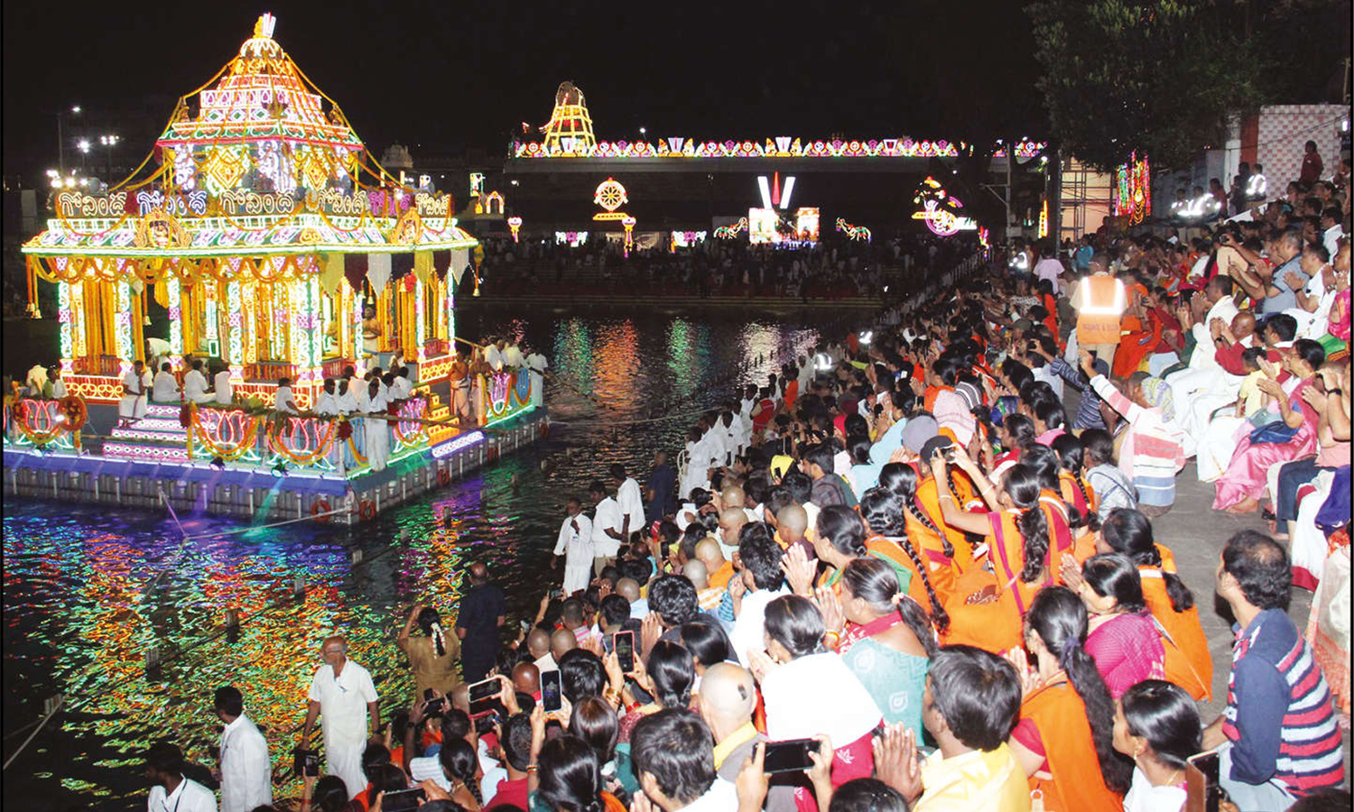 வருடாந்திர தெப்போற்சவம் 2-வது நாள்:ருக்மணி, கிருஷ்ணர் 3 சுற்றுகள் பவனி ...