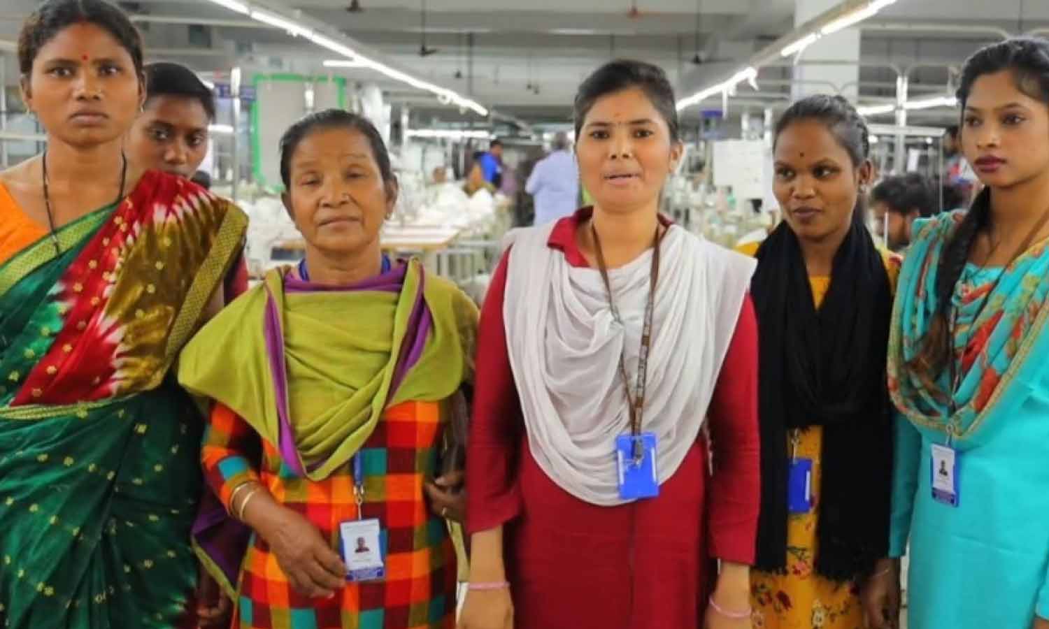 தமிழகத்தில் பாதுகாப்பாக இருக்கிறோம், குடும்பத்தினருக்கு வீடியோவில் பேசி அனுப்பும் வடமாநில தொழிலாளர்கள் - சகோதரர்களை போல் தங்களை நடத்துவதாக பேட்டி