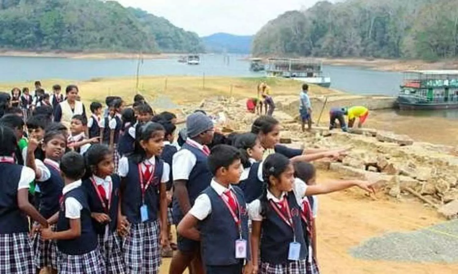 அதிகரிக்கும் வெயில்- தேக்கடியில் குவியும் சுற்றுலா பயணிகள்