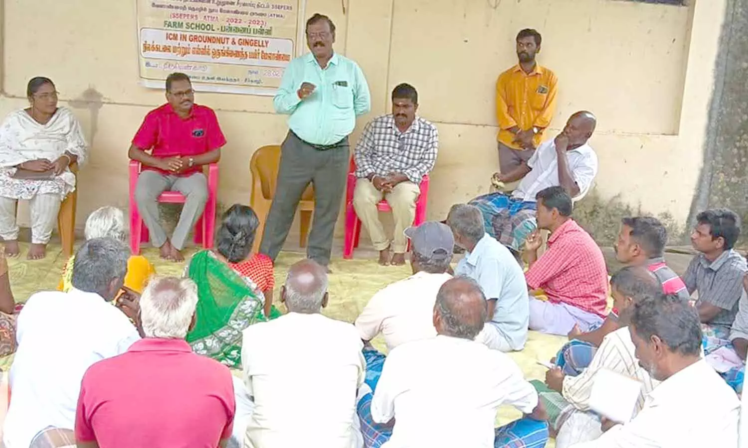 திருவெண்காட்டில், விவசாயிகளுக்கு பண்ணை பள்ளி பயிற்சி வகுப்பு திருவெண்காட்டில், விவசாயிகளுக்கு பண்ணை பள்ளி பயிற்சி வகுப்பு
