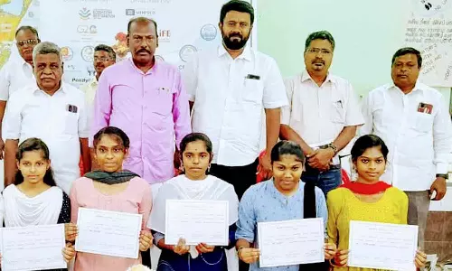 தண்ணீர் திருவிழா-செந்தில்குமார் எம்.எல்.ஏ. பரிசு வழங்கினார்