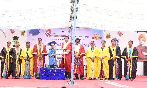 மாணவர்களுக்கு பட்டமளிப்பு விழா