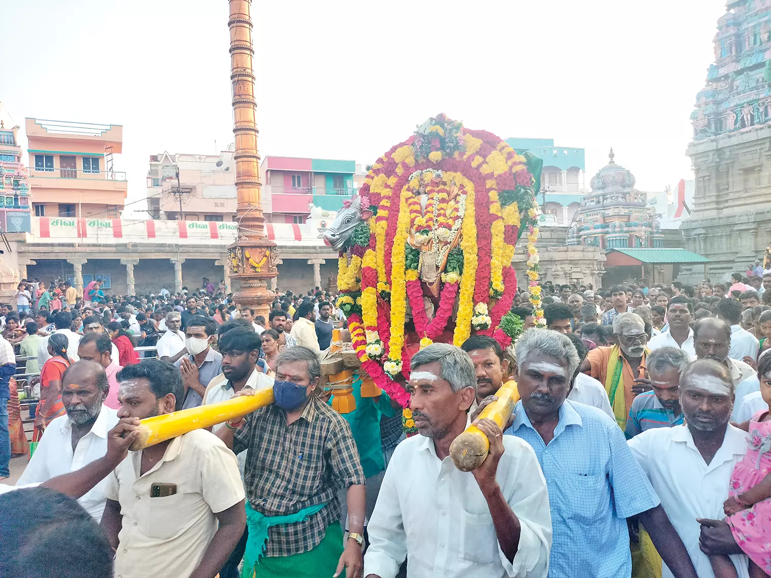 கைலாசநாதர் கோவிலில் மகா சனி பிரதோஷம்பக்தர்கள் சாமி தரிசனம்