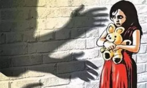 பள்ளி மாணவியை கர்ப்பமாக்கிய வாலிபர் கைது