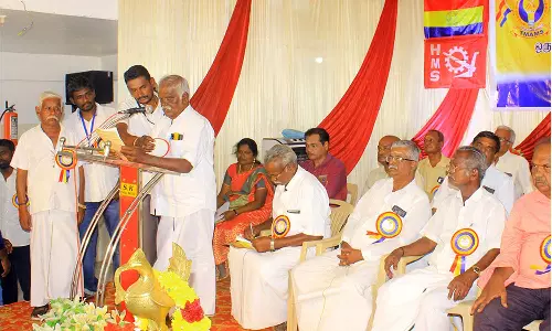 அரசு புறம்போக்கு நிலத்தில் உள்ளவர்களுக்கு மின் இணைப்பு வழங்க வேண்டும்- மின் அமைப்பாளர்கள் சங்க கூட்டத்தில் தீர்மானம்