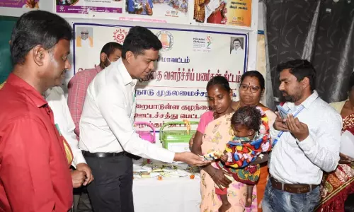 கோத்தகிரியில் ஊட்டச்சத்து குறைபாடு உள்ள குழந்ைதகளுக்கு சிறப்பு ஊட்டச்சத்து பெட்டகம்-கலெக்டர் அம்ரித் வழங்கினார்