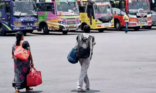 சென்னையில் தனியார் பஸ் விட எதிர்ப்பு: அனைத்து பணிமனை முன்பும் சி.ஐ.டி.யு. தொழிற்சங்கம் ஆர்ப்பாட்டம் நாளை நடைபெறுகிறது