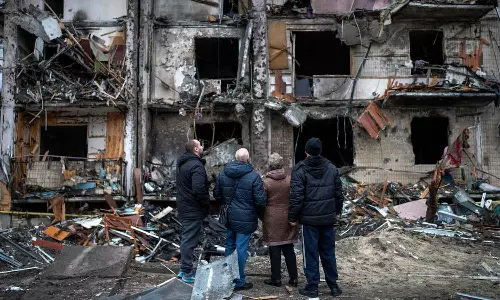 உக்ரைனில் குடியிருப்பு மீது ரஷிய ஏவுகணை தாக்குதலில் 11 பேர் பலி- ஜெலன்ஸ்கி கடும் கண்டனம்