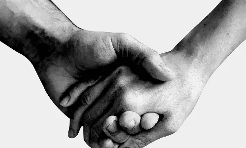 மனநலம் பாதிக்கப்பட்டவர் உறவினரிடம் ஒப்படைப்பு