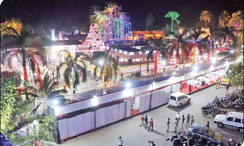 கின்னஸ் சாதனை புரிந்த ஆற்றுக்கால் பகவதி அம்மன் கோவிலில் நாளை பொங்கல் வழிபாடு