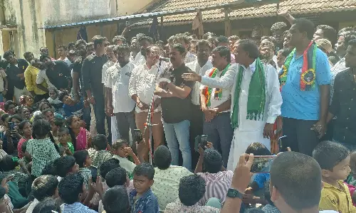 தமிழகத்தில் வட மாநிலத்தவர் குறித்த சர்ச்சையை திட்டமிட்டு பரப்பி வருகின்றனர்- சீமான் பேட்டி