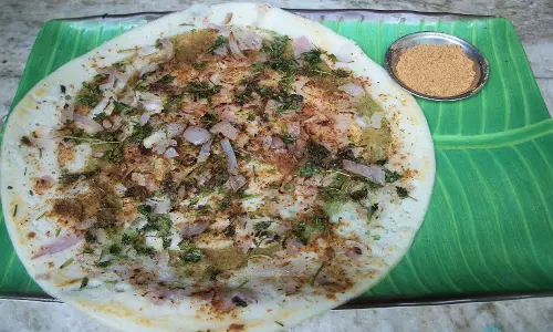 அசத்தலான சுவையில் வெங்காய பொடி தோசை