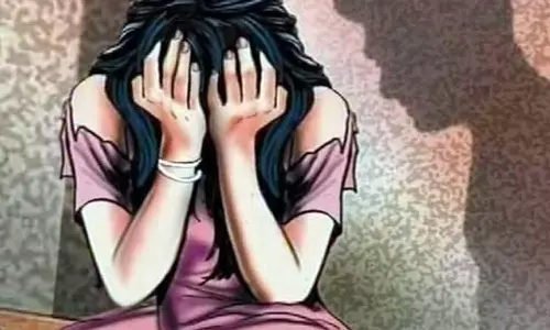 காஞ்சிபுரத்தில் சான்றிதழ் கேட்டு வந்த ஸ்குவாஷ் வீராங்கனையை கற்பழிக்க முயன்ற பயிற்சியாளர்