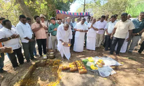ஆயிகுளம் ரூ.1 கோடி செலவில் சீரமைப்பு-முதல்-அமைச்சர் ரங்கசாமி பணியை தொடங்கி வைத்தார்