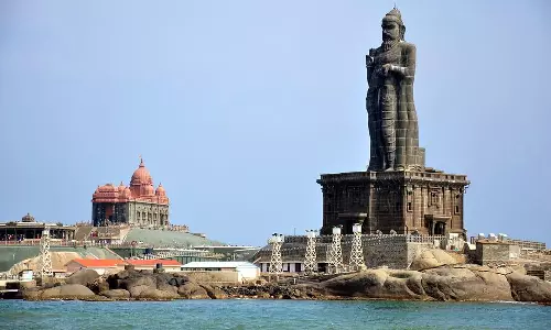 கன்னியாகுமரி திருவள்ளுவர் சிலைக்கு இன்று முதல் படகு போக்குவரத்து தொடக்கம் - சுற்றுலா பயணிகள் ஆர்வமுடன் பார்வையிட்டனர்