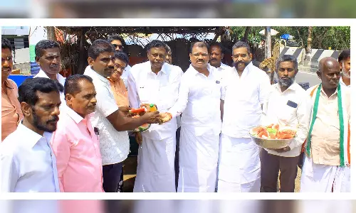 நெல்லையில் காங்கிரஸ் சார்பில் தண்ணீர் பந்தல்-தனுஷ்கோடி ஆதித்தன் திறந்து வைத்தார்
