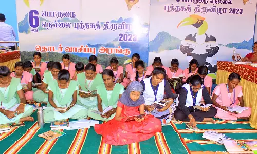 மாணவிகளுக்கு கண்ணாடியில் ஓவியம் வரையும் பயிற்சி- நெல்லை புத்தக திருவிழா நாளையுடன் நிறைவு